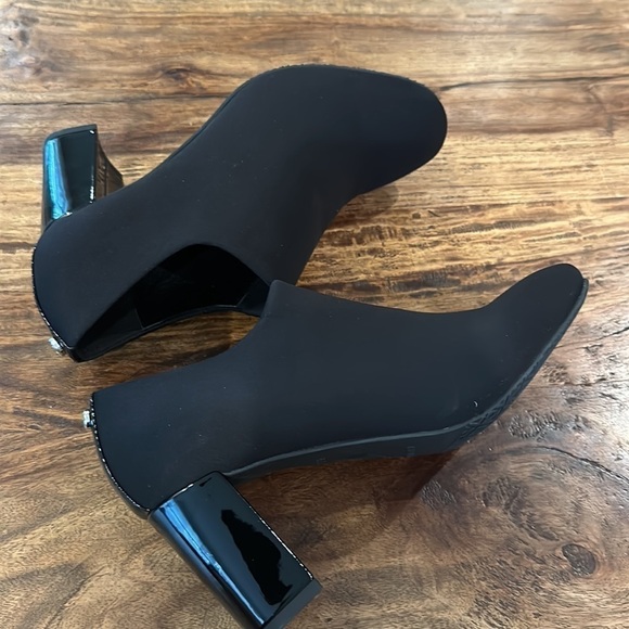 Donald J. Pliner Chelsie Black Square Toe Block Heels Bootie 6.5 - Picture 10 of 12